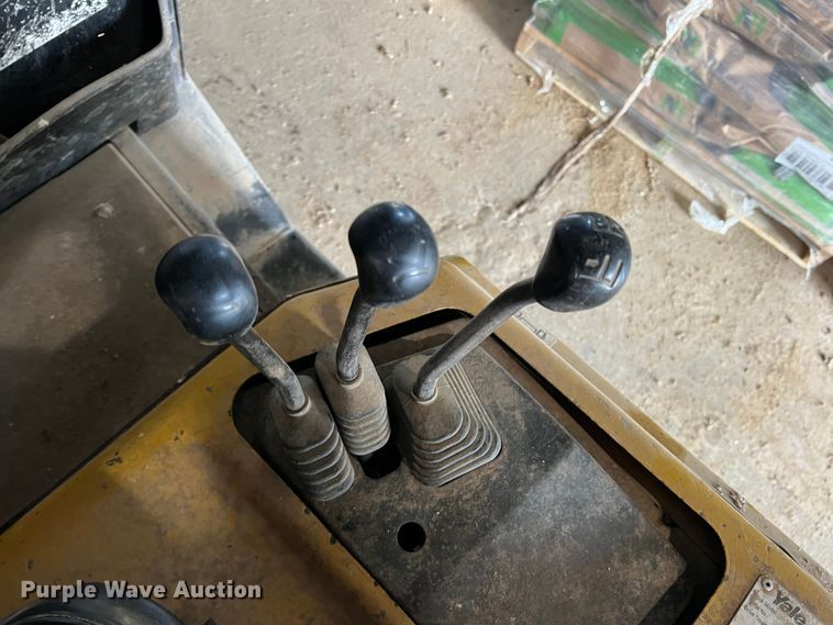 image for item DS8367 Yale GP040AFNUAV084 forklift