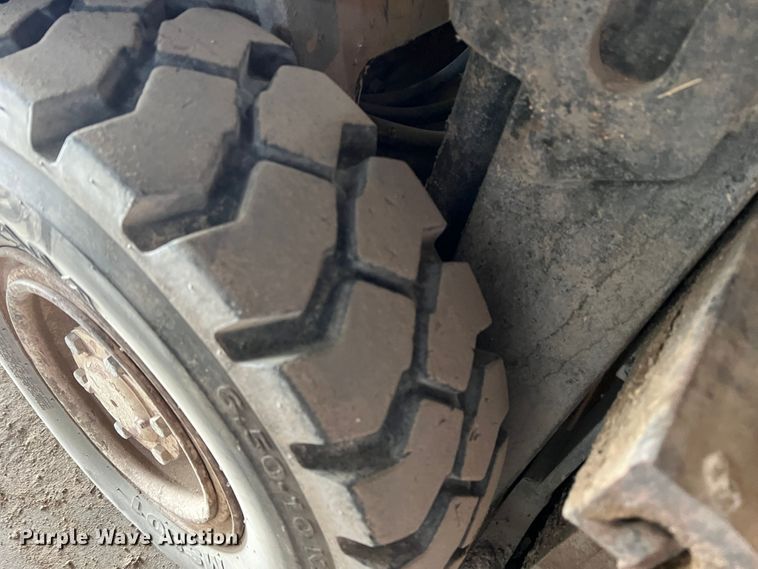 image for item DS8367 Yale GP040AFNUAV084 forklift