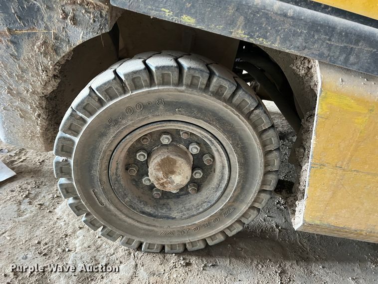 image for item DS8367 Yale GP040AFNUAV084 forklift