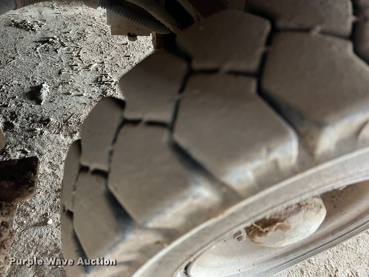 image for item DS8367 Yale GP040AFNUAV084 forklift