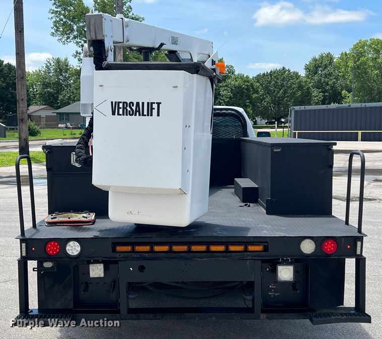 image for item HL9160 2013 Ford F550 Super Duty  bucket truck