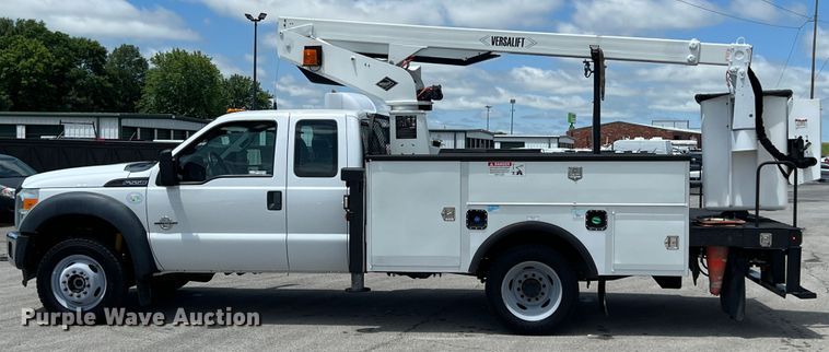 image for item HL9160 2013 Ford F550 Super Duty  bucket truck