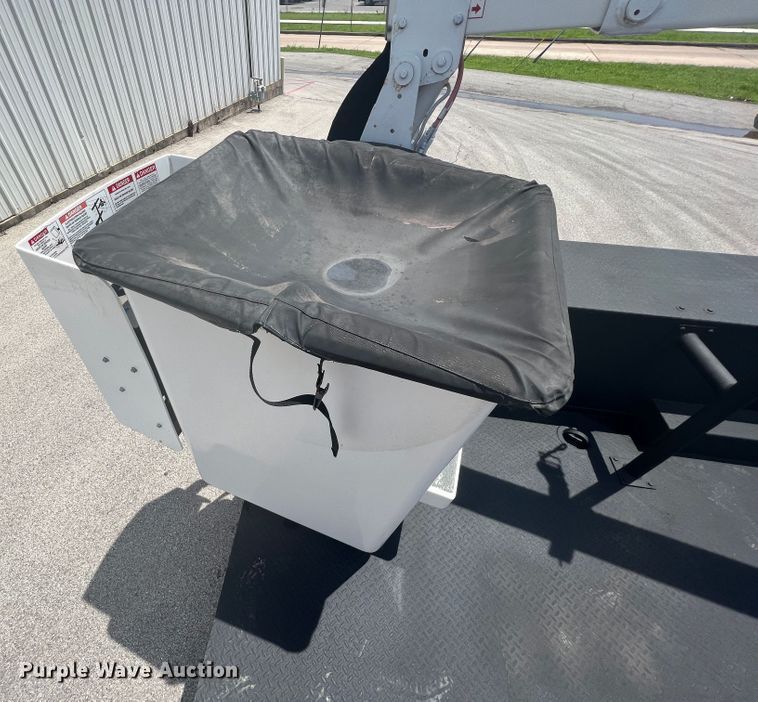 image for item HL9160 2013 Ford F550 Super Duty  bucket truck