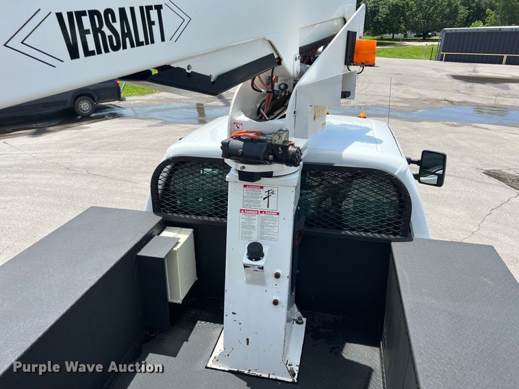 image for item HL9160 2013 Ford F550 Super Duty  bucket truck