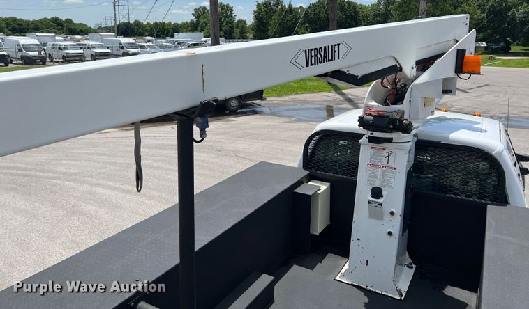 image for item HL9160 2013 Ford F550 Super Duty  bucket truck