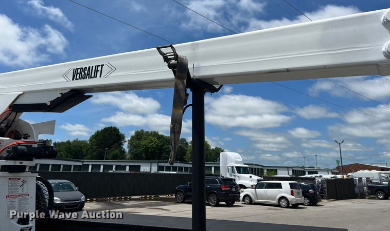 image for item HL9160 2013 Ford F550 Super Duty  bucket truck