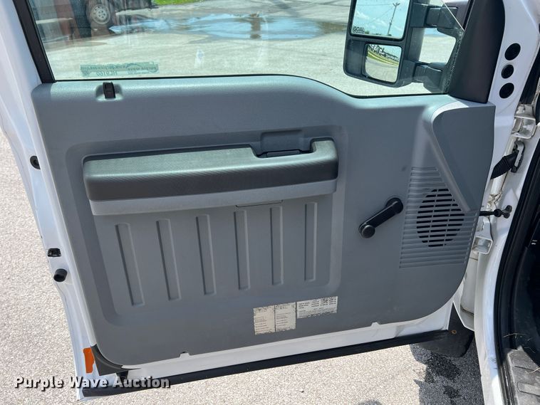 image for item HL9160 2013 Ford F550 Super Duty  bucket truck