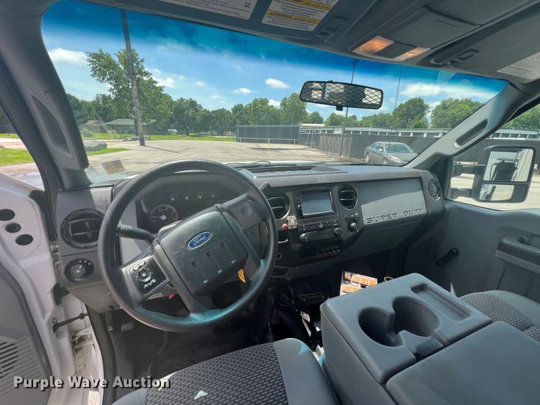 image for item HL9160 2013 Ford F550 Super Duty  bucket truck