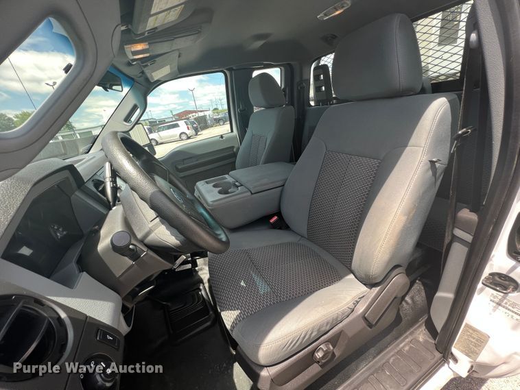 image for item HL9160 2013 Ford F550 Super Duty  bucket truck