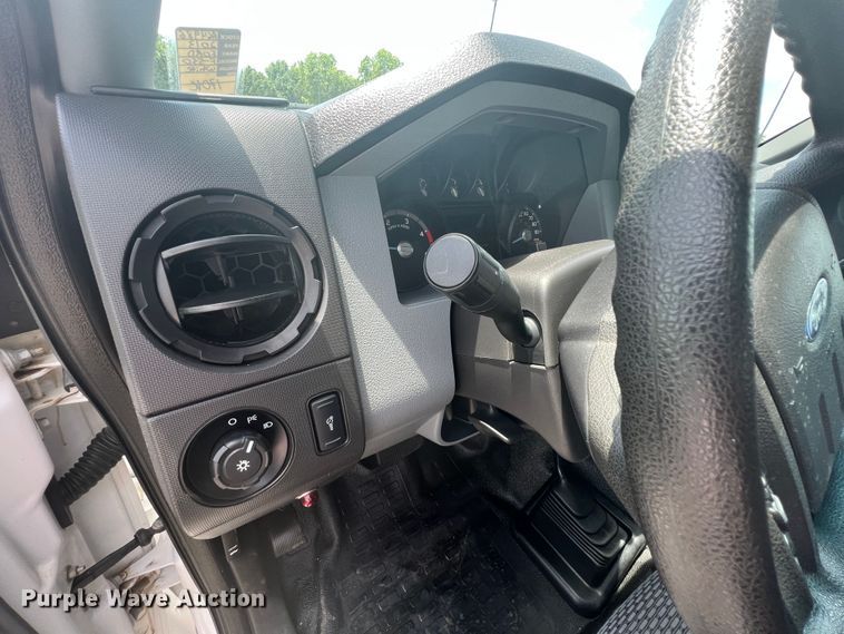 image for item HL9160 2013 Ford F550 Super Duty  bucket truck