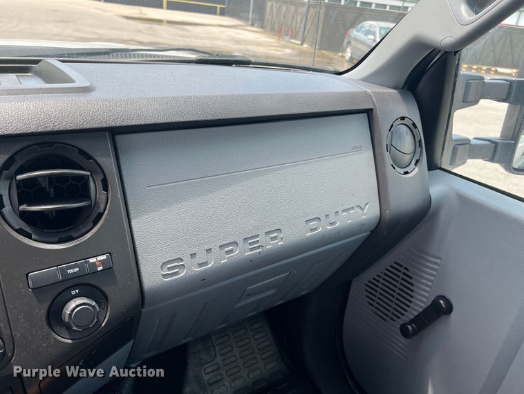 image for item HL9160 2013 Ford F550 Super Duty  bucket truck