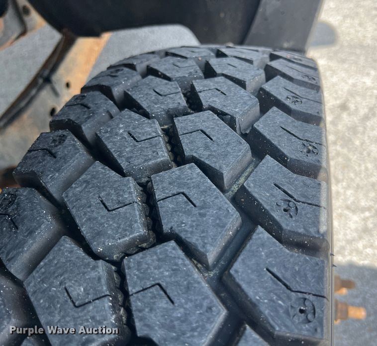 image for item HL9160 2013 Ford F550 Super Duty  bucket truck