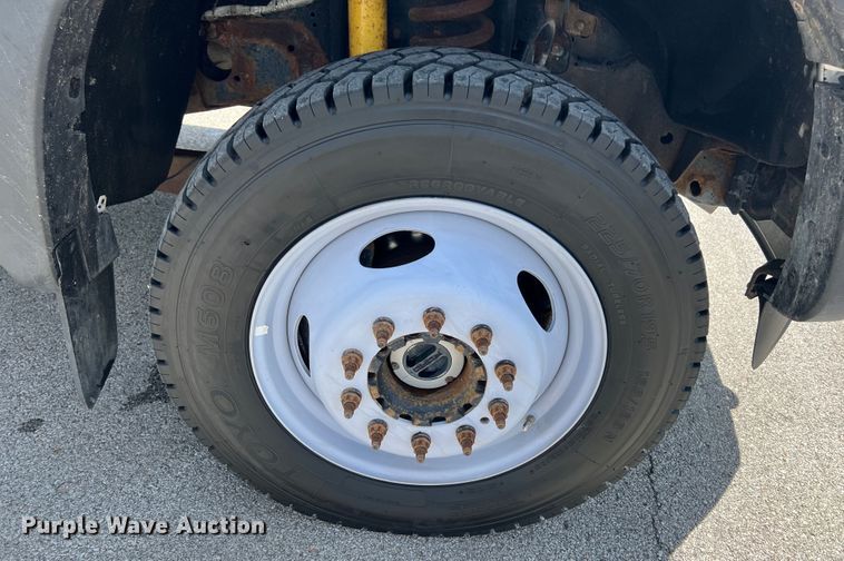 image for item HL9160 2013 Ford F550 Super Duty  bucket truck