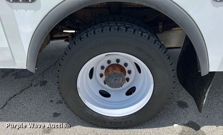 image for item HL9160 2013 Ford F550 Super Duty  bucket truck