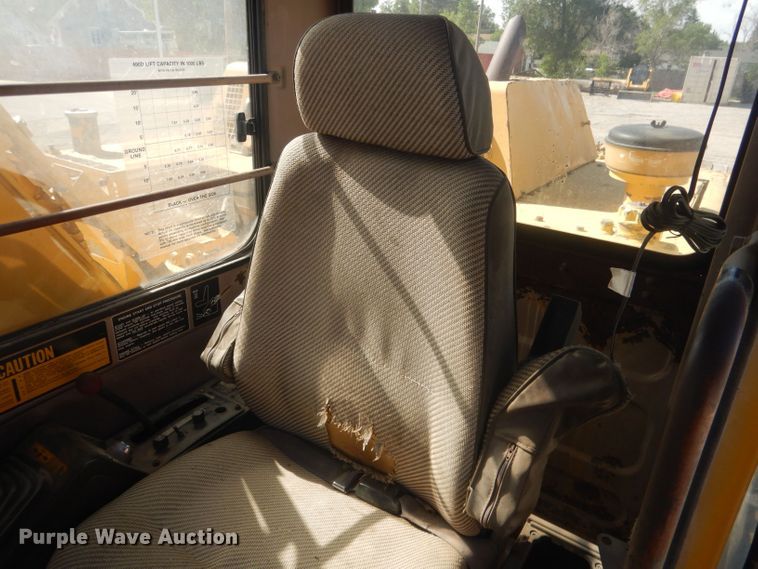 image for item HU9414 1996 John Deere 590D  excavator