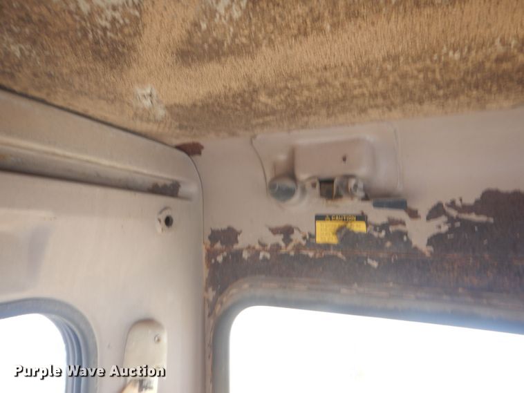 image for item HU9414 1996 John Deere 590D  excavator