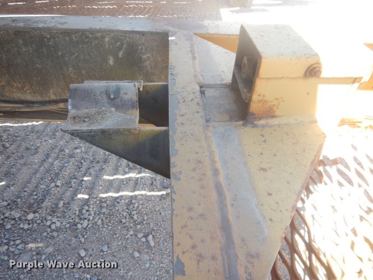 image for item HU9415 1993 Trail Eze D15T25  tilt deck equipment trailer