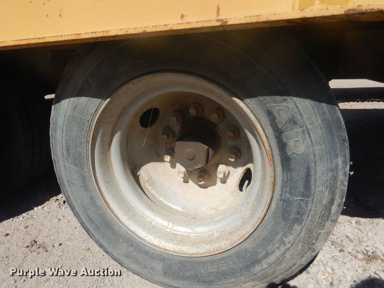 image for item HU9415 1993 Trail Eze D15T25  tilt deck equipment trailer