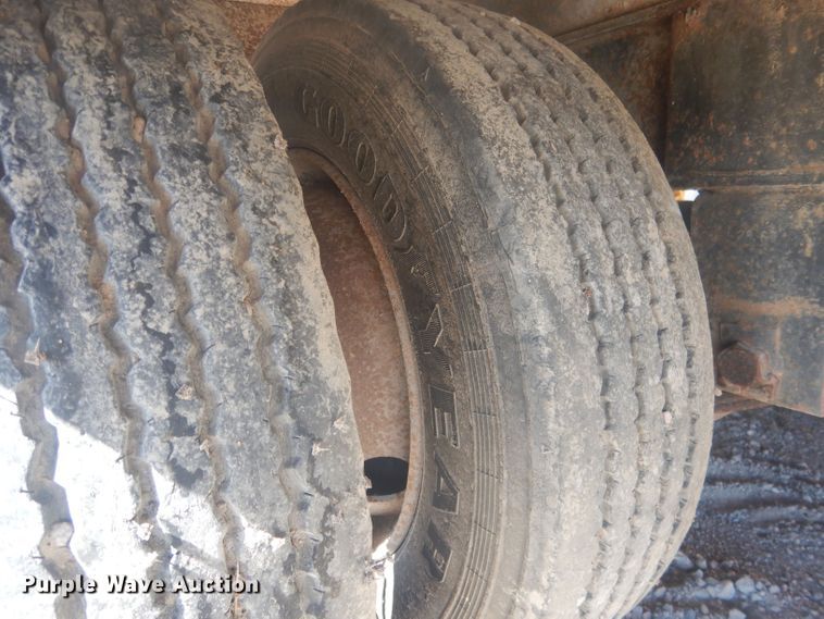 image for item HU9415 1993 Trail Eze D15T25  tilt deck equipment trailer