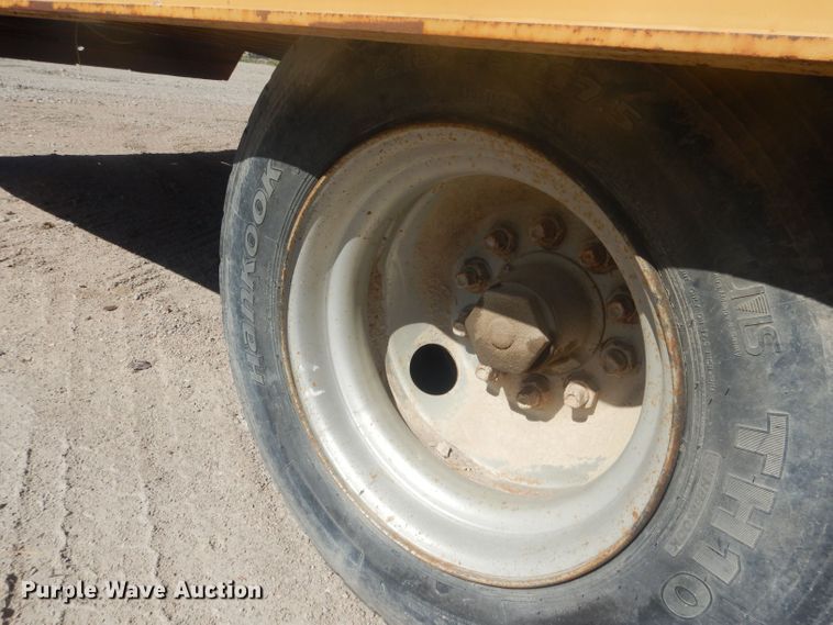 image for item HU9415 1993 Trail Eze D15T25  tilt deck equipment trailer