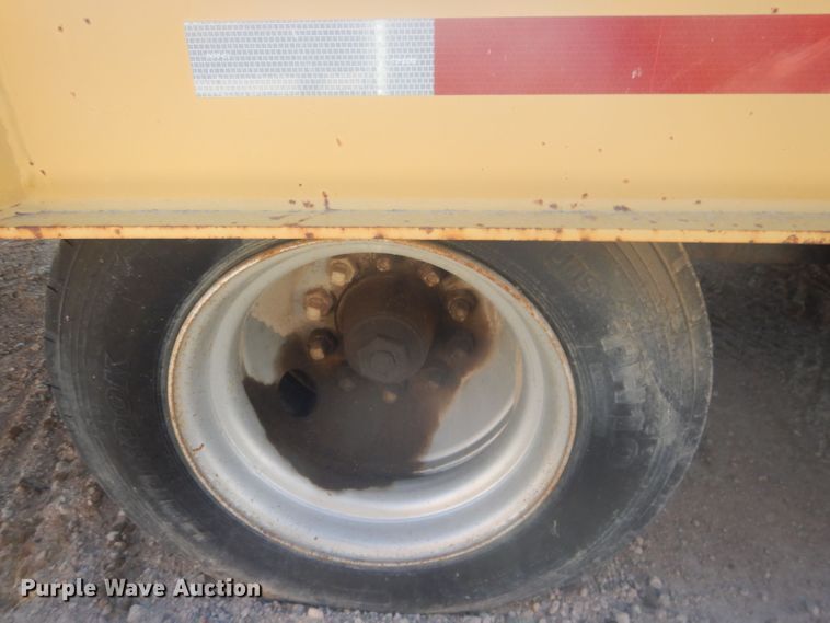 image for item HU9415 1993 Trail Eze D15T25  tilt deck equipment trailer