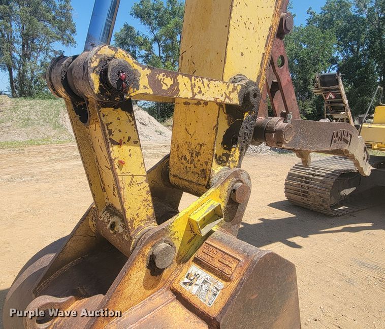 image for item JG9810 1996 Kobelco SK200LC Mark IV  excavator