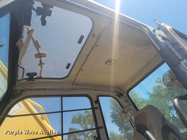 image for item JG9810 1996 Kobelco SK200LC Mark IV  excavator