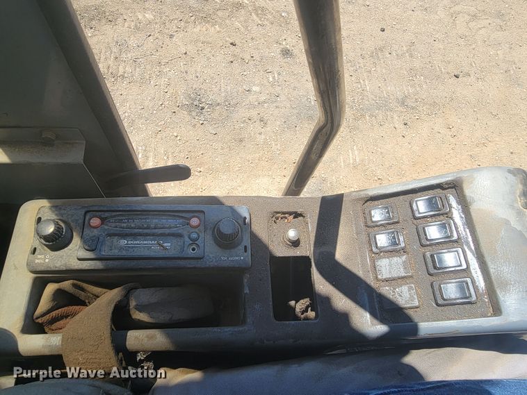 image for item JG9810 1996 Kobelco SK200LC Mark IV  excavator