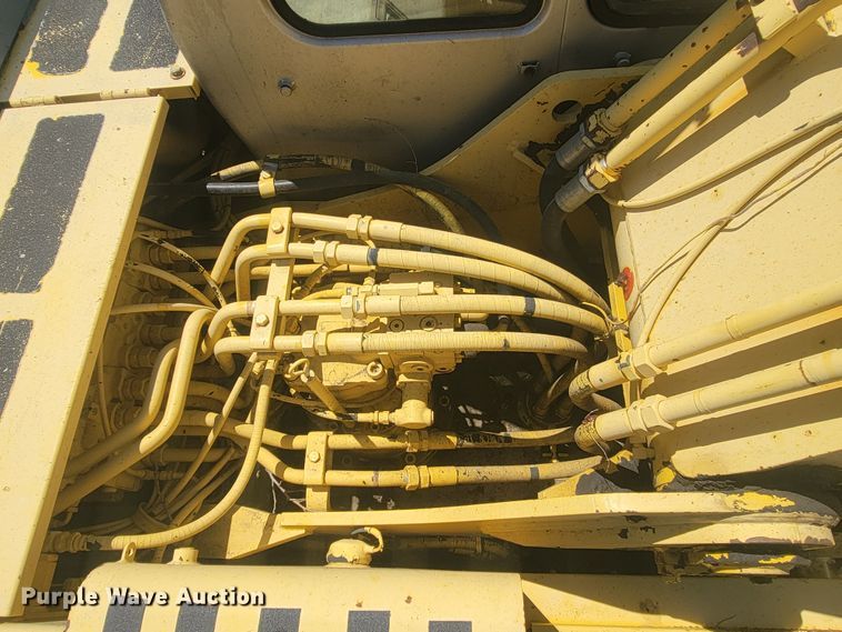 image for item JG9810 1996 Kobelco SK200LC Mark IV  excavator