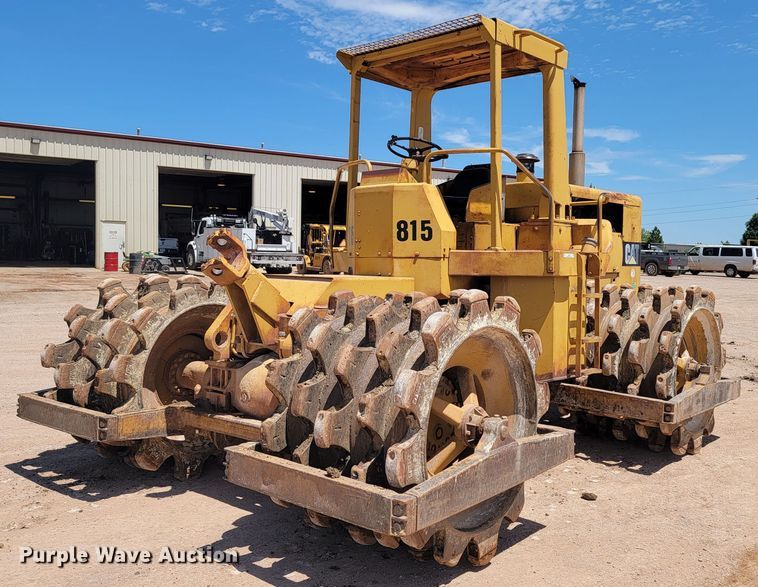image for item JG9818 1975 Caterpillar 814  soil compactor