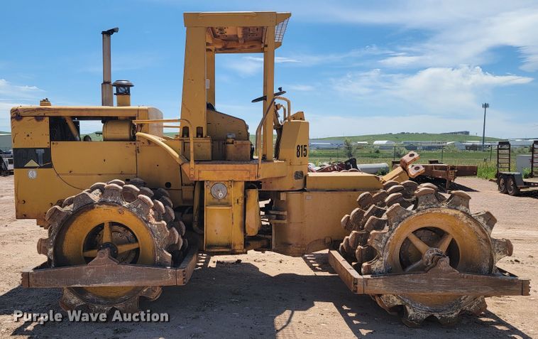 image for item JG9818 1975 Caterpillar 814  soil compactor