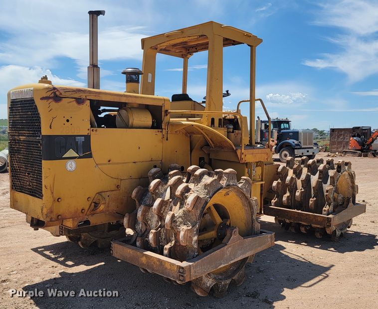 image for item JG9818 1975 Caterpillar 814  soil compactor