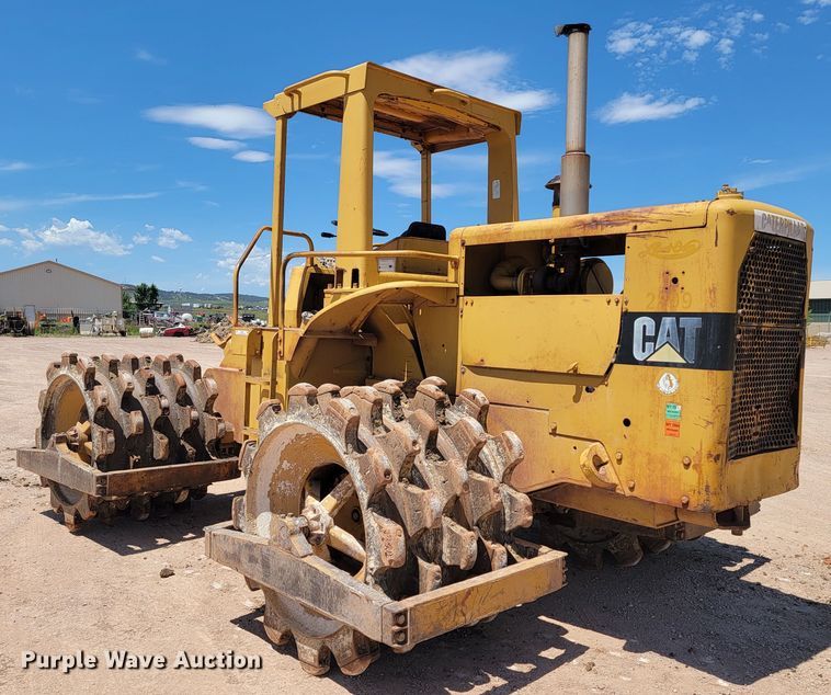 image for item JG9818 1975 Caterpillar 814  soil compactor