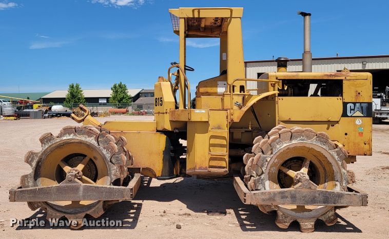 image for item JG9818 1975 Caterpillar 814  soil compactor