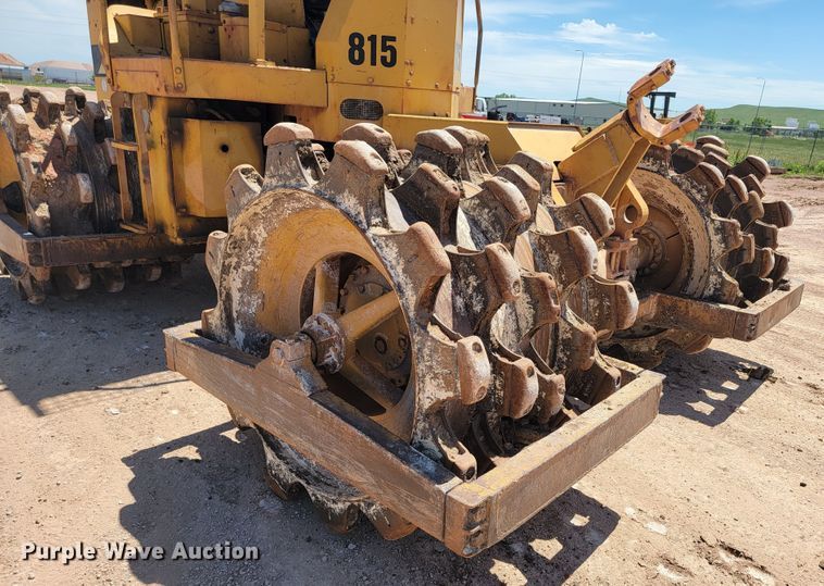 image for item JG9818 1975 Caterpillar 814  soil compactor