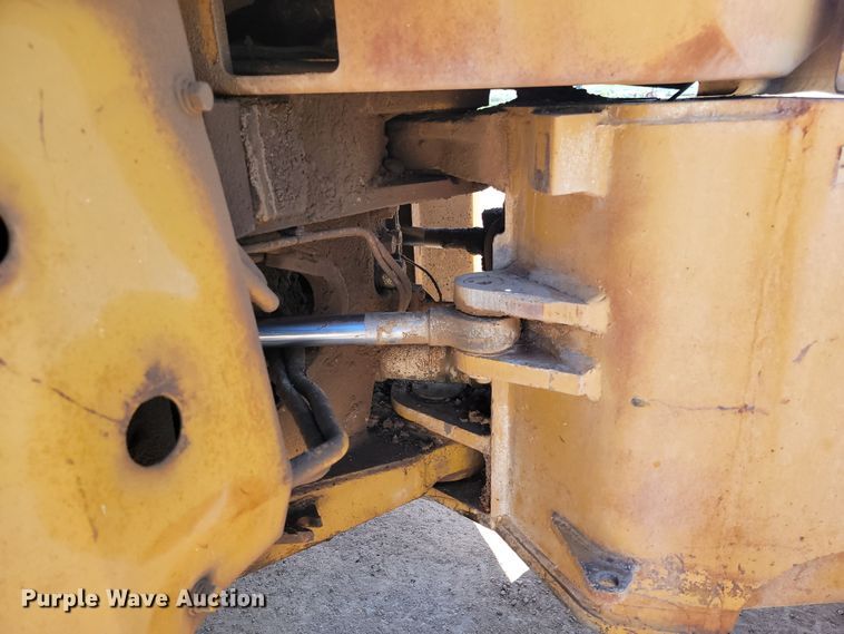 image for item JG9818 1975 Caterpillar 814  soil compactor