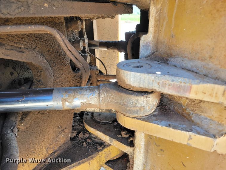 image for item JG9818 1975 Caterpillar 814  soil compactor