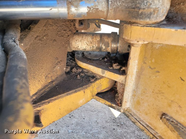 image for item JG9818 1975 Caterpillar 814  soil compactor