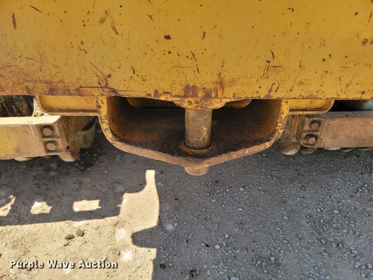 image for item JG9818 1975 Caterpillar 814  soil compactor