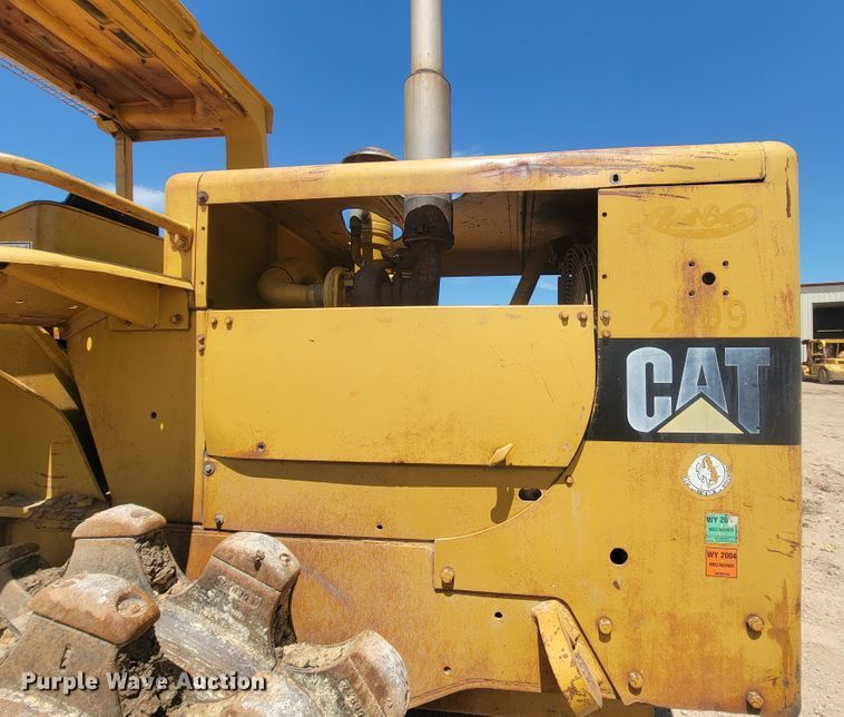 image for item JG9818 1975 Caterpillar 814  soil compactor