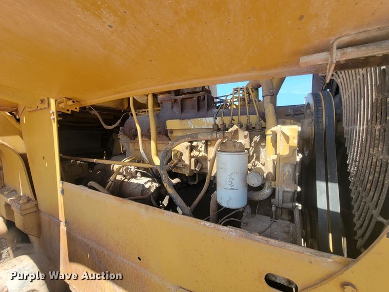 image for item JG9818 1975 Caterpillar 814  soil compactor