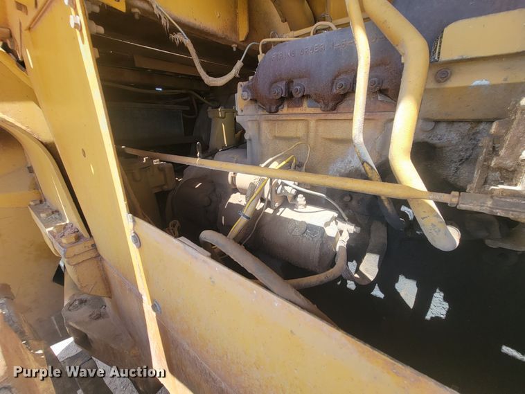image for item JG9818 1975 Caterpillar 814  soil compactor