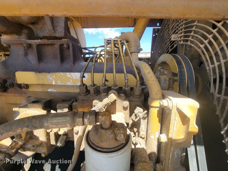 image for item JG9818 1975 Caterpillar 814  soil compactor