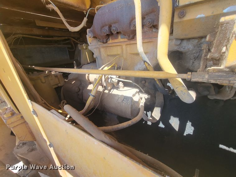 image for item JG9818 1975 Caterpillar 814  soil compactor