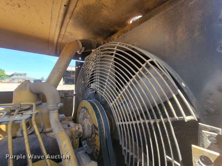 image for item JG9818 1975 Caterpillar 814  soil compactor