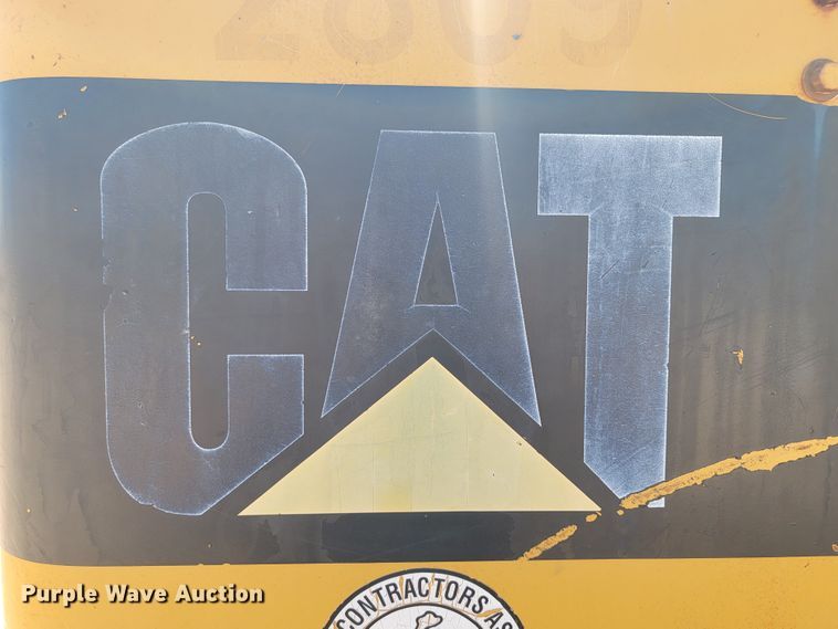 image for item JG9818 1975 Caterpillar 814  soil compactor