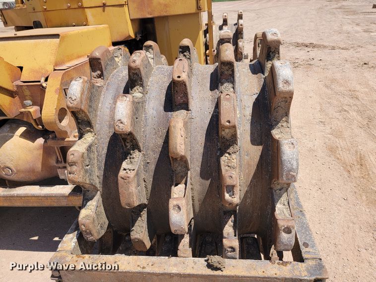 image for item JG9818 1975 Caterpillar 814  soil compactor