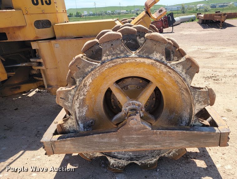 image for item JG9818 1975 Caterpillar 814  soil compactor