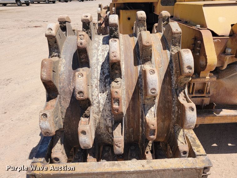 image for item JG9818 1975 Caterpillar 814  soil compactor