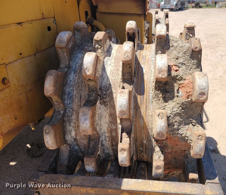 image for item JG9818 1975 Caterpillar 814  soil compactor